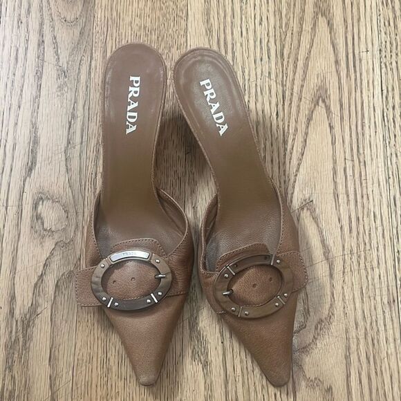 PRADA BUCKLE  KITTEN HEEL POINTED TOE MULE‎ SANDALS SIZE 35 1/2 - Picture 1 of 5